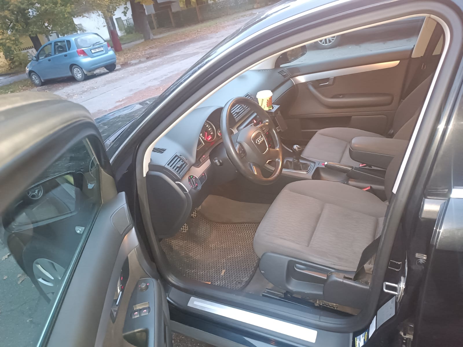 Audi A4 Avant Manual - Image 2
